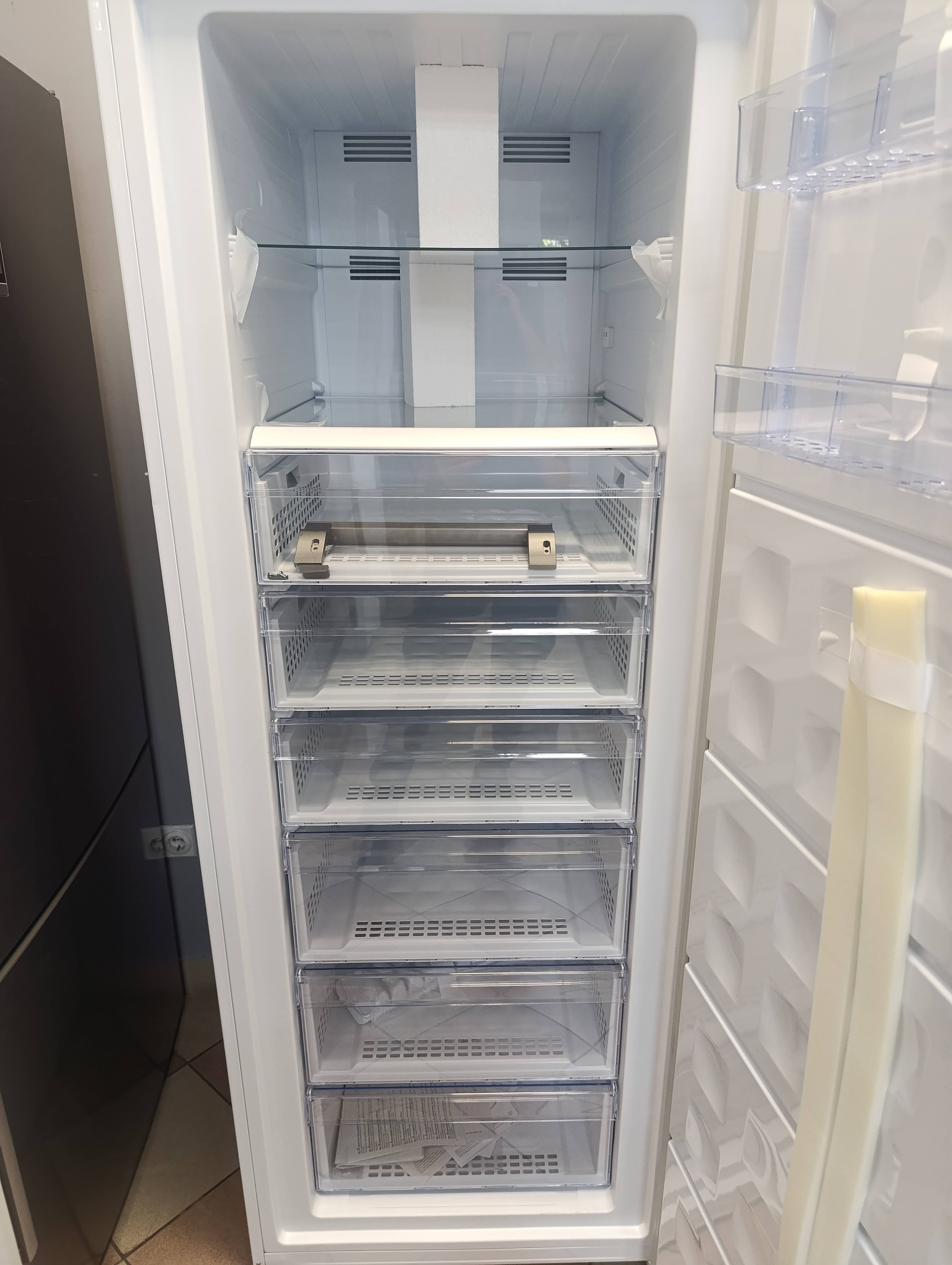 Zamrzivač Beko BEKO RFNE448E45W , Neo Frost , 192 cm.