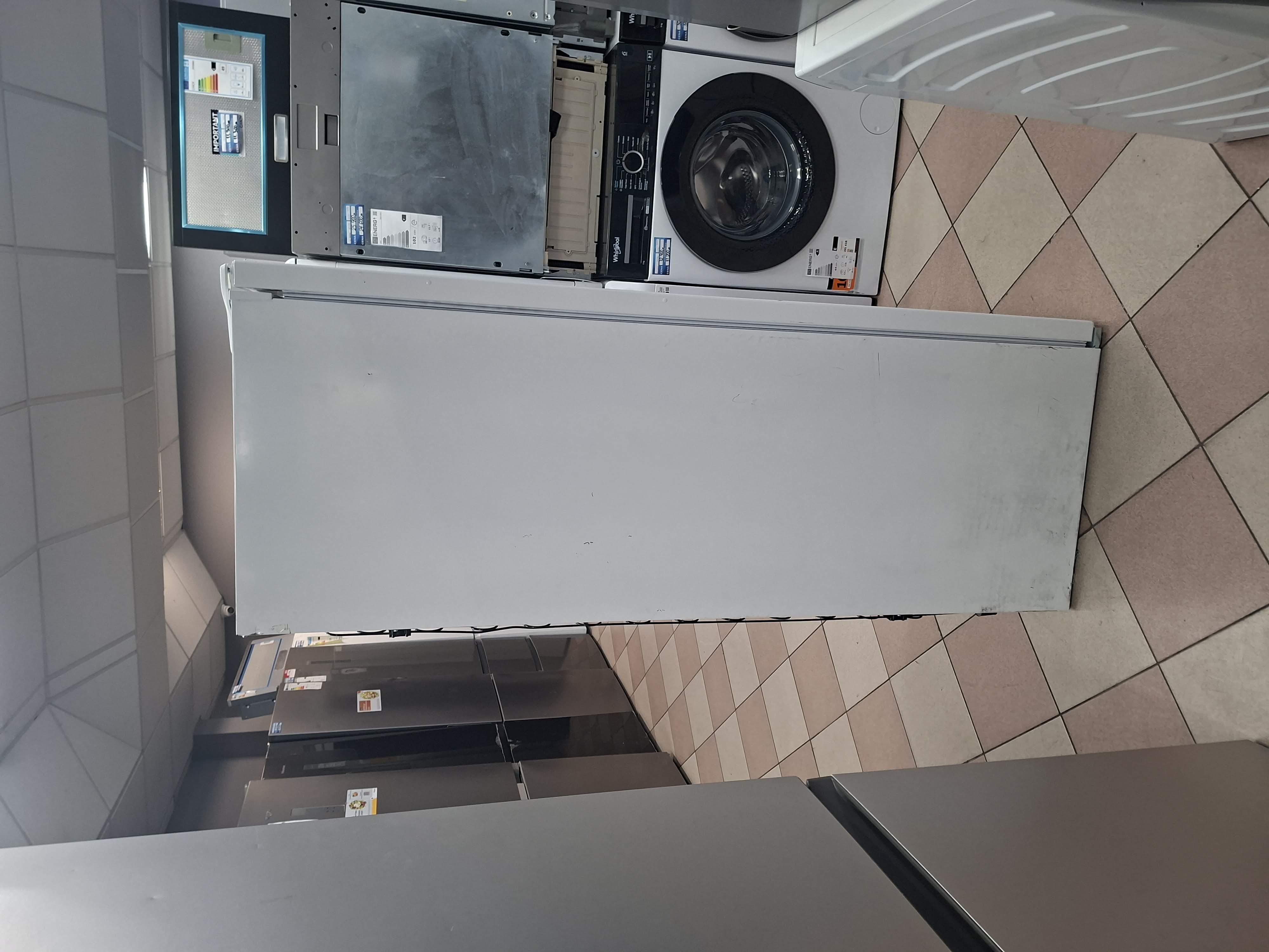 Zamrzivač Hotpoint Ariston UHA6 F2C W , 167 cm.