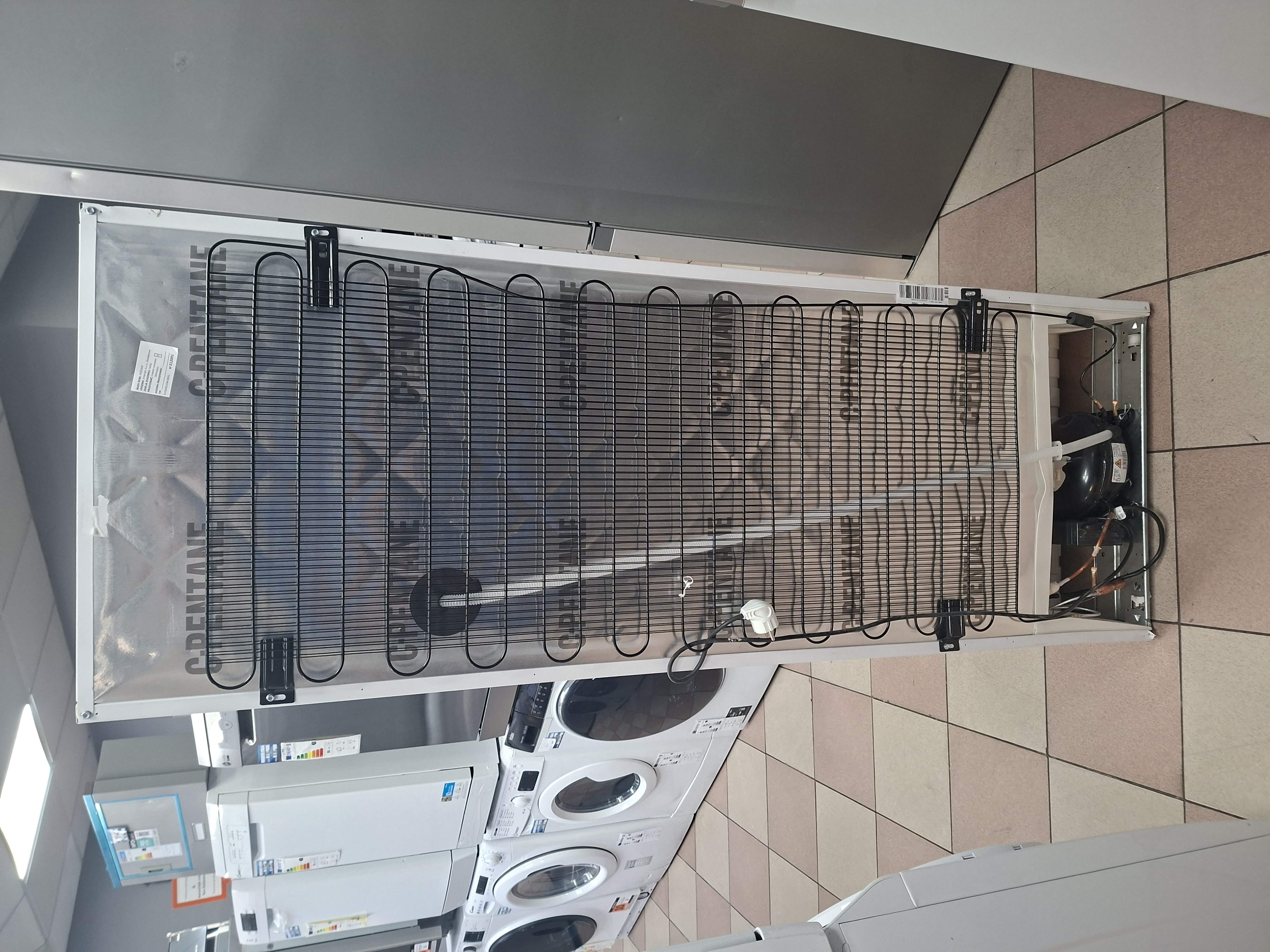 Zamrzivač Hotpoint Ariston UHA6 F2C W , 167 cm.