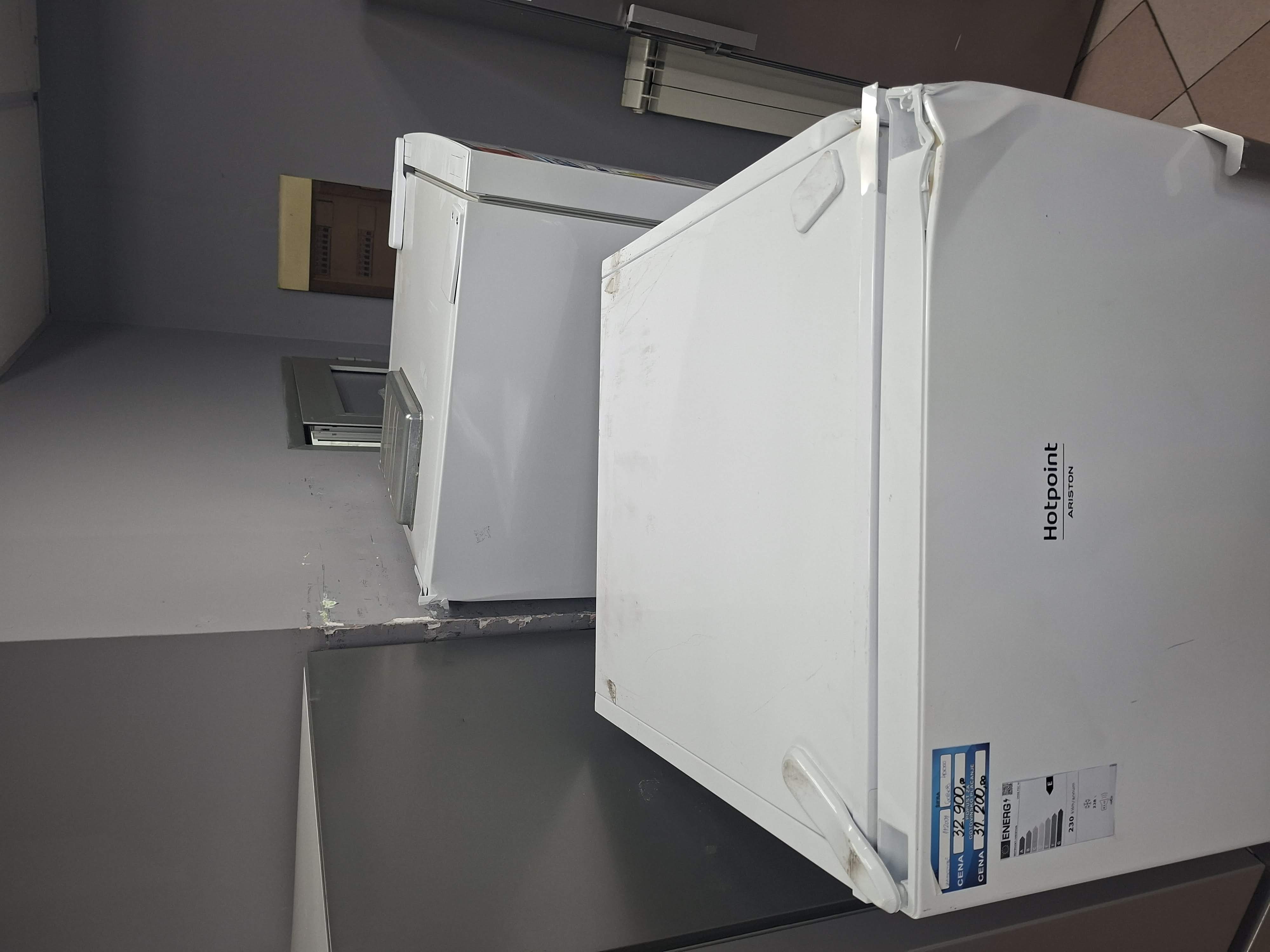 Zamrzivač Hotpoint Ariston UHA6 F2C W , 167 cm.
