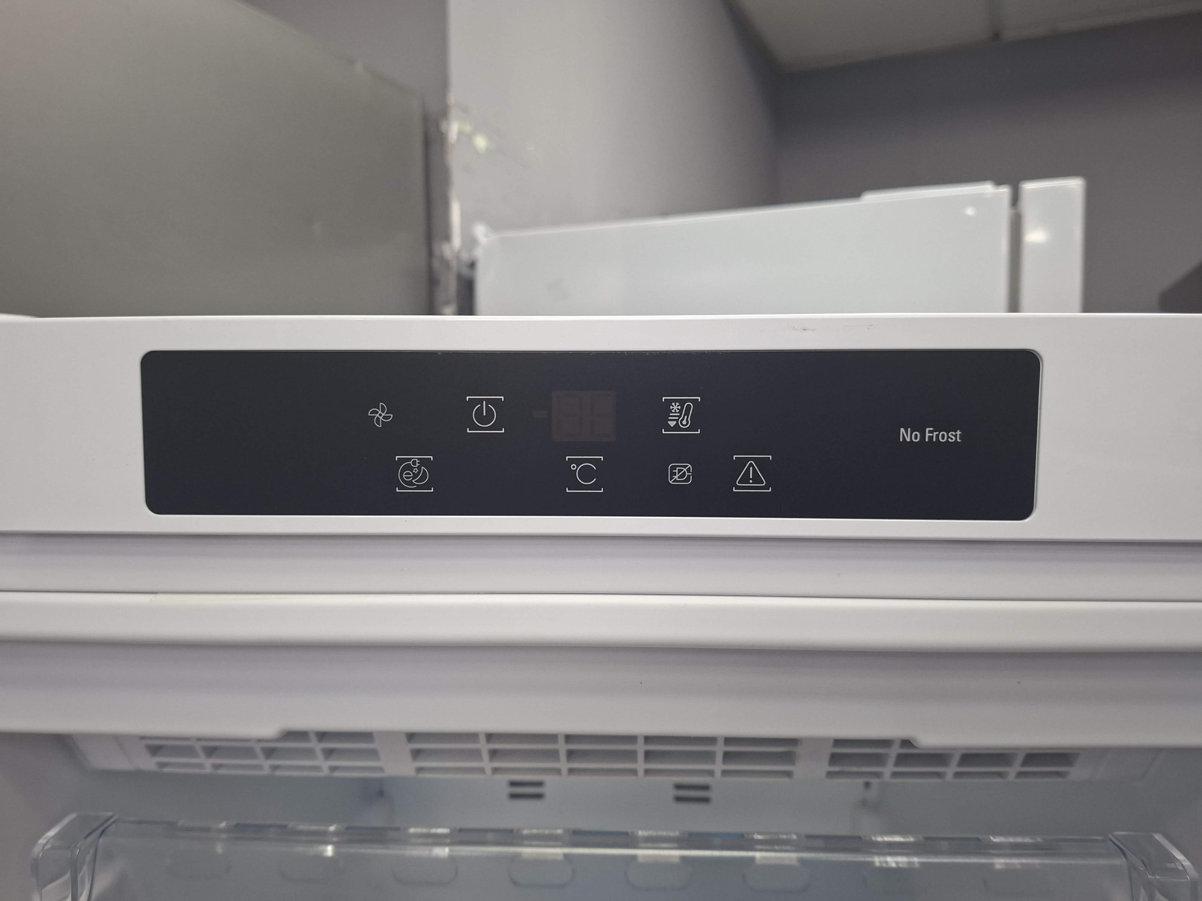 Zamrzivač Hotpoint Ariston UHA6 F2C W , 167 cm.