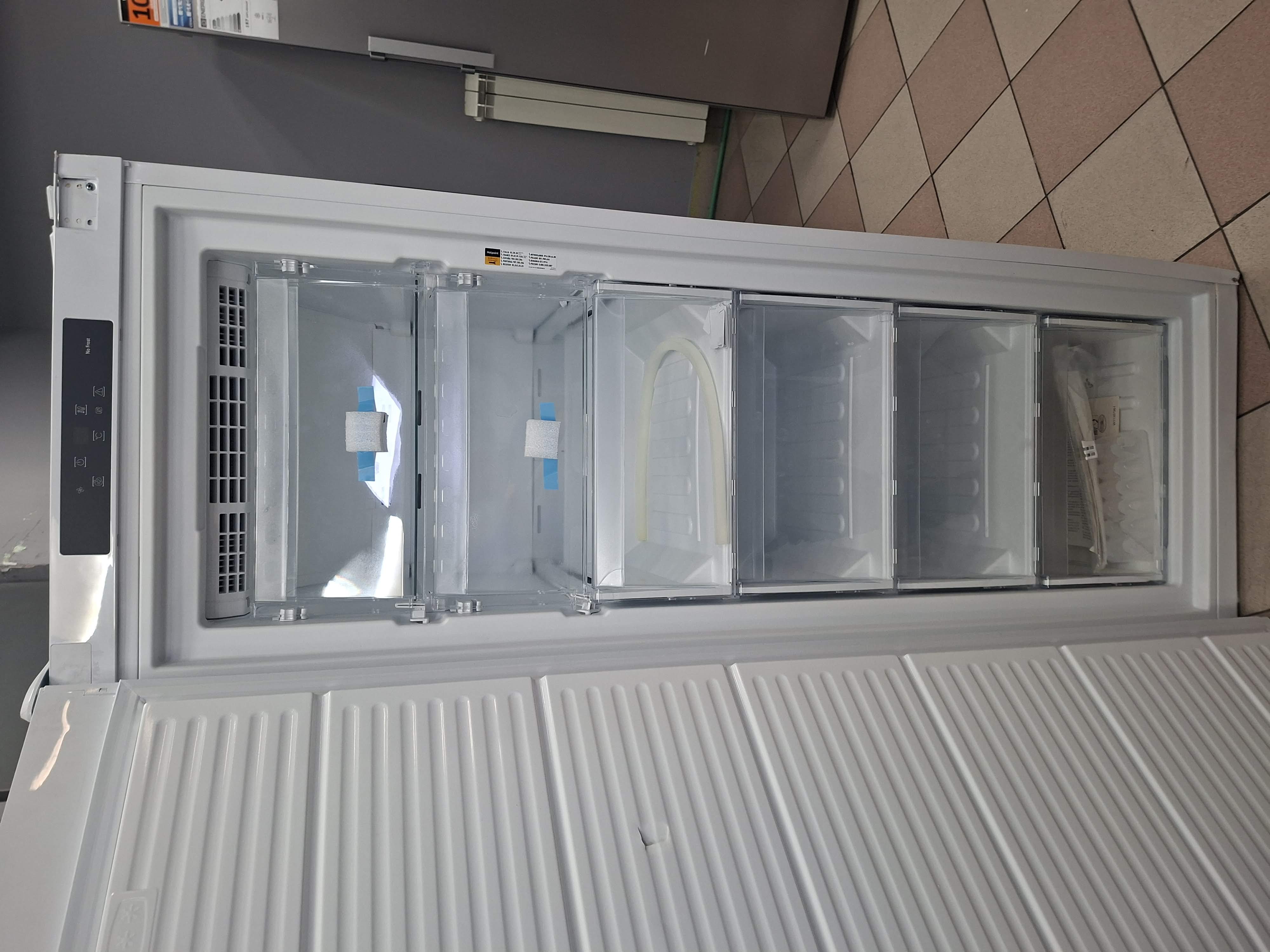 Zamrzivač Hotpoint Ariston UHA6 F2C W , 167 cm.