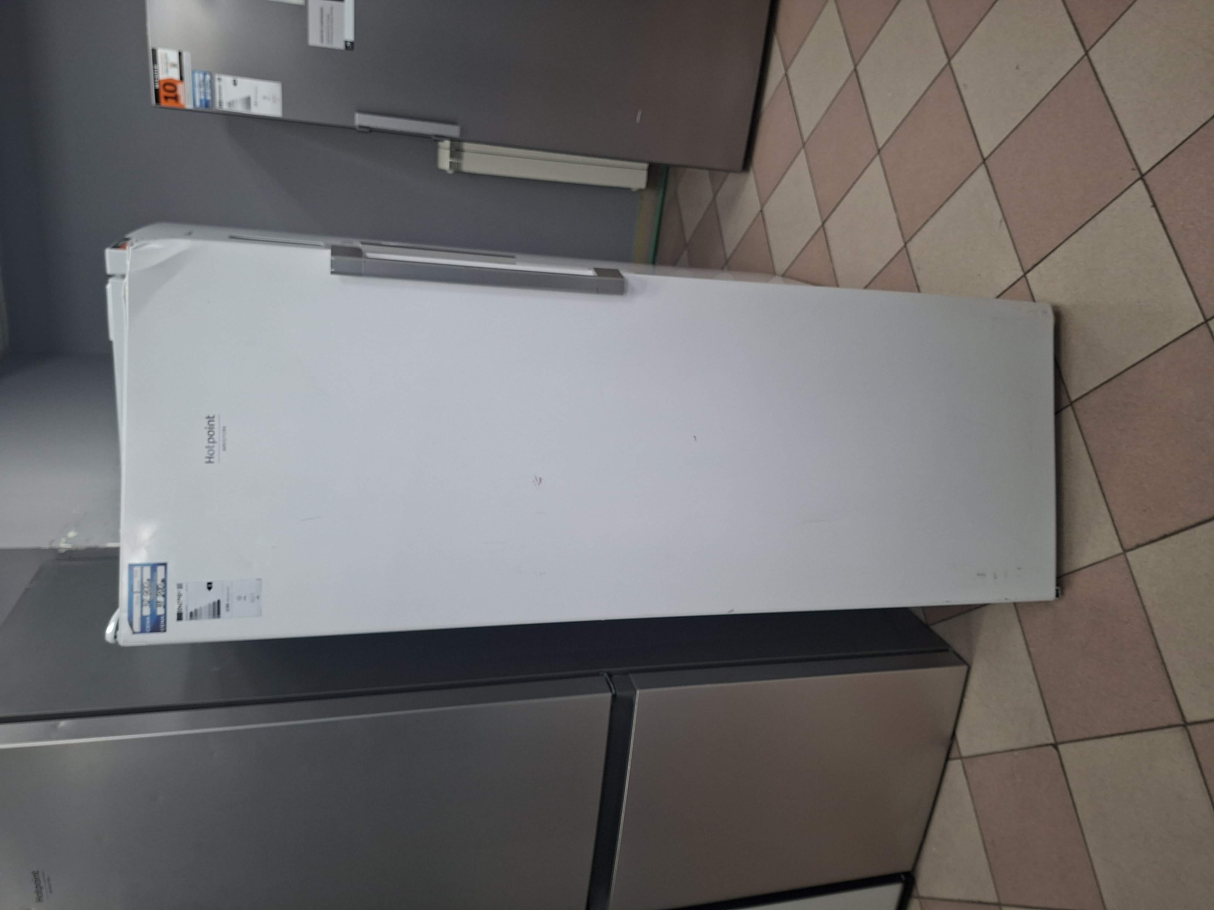 Zamrzivač Hotpoint Ariston UHA6 F2C W , 167 cm.