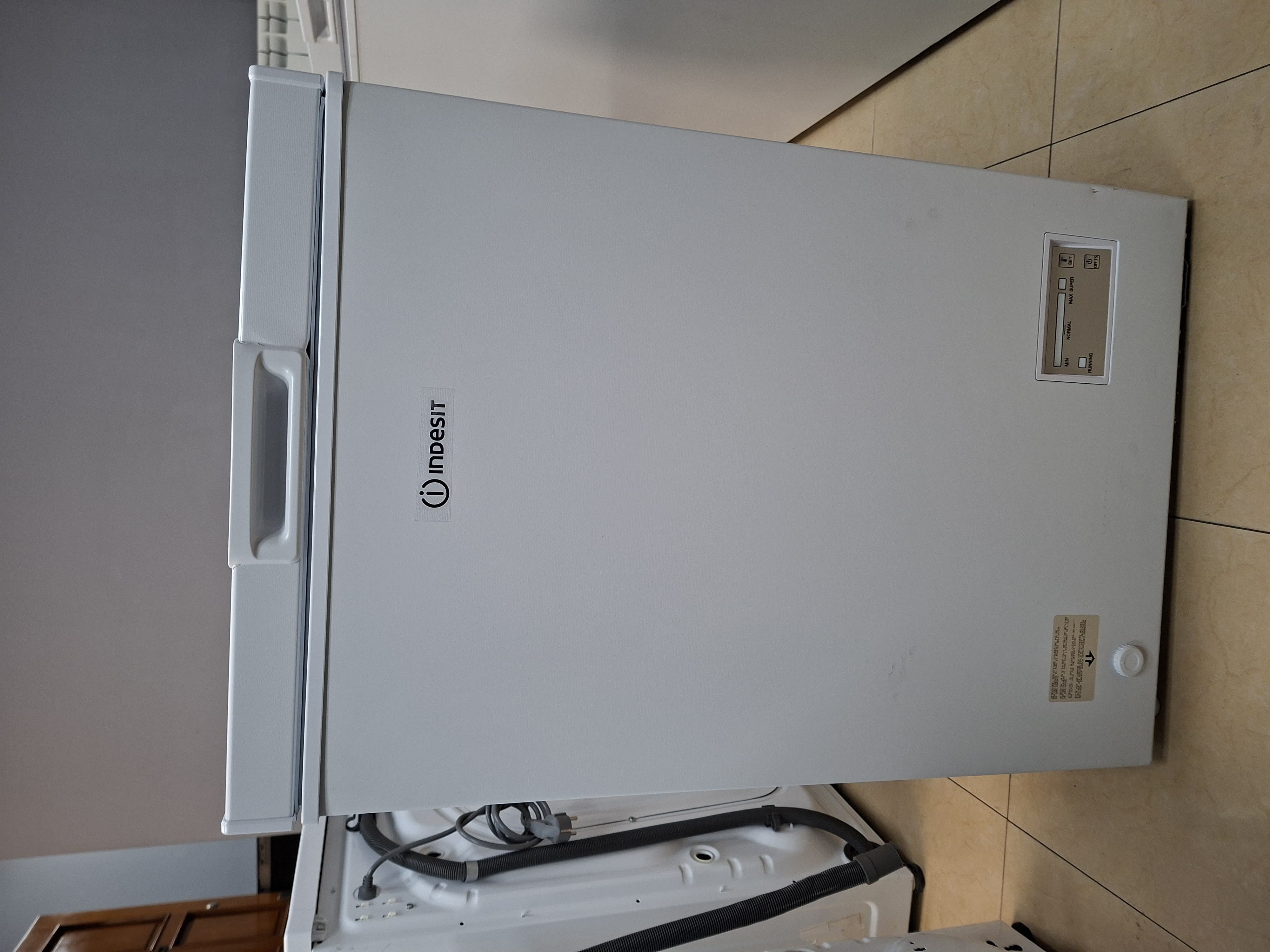 Zamrzivač Sandučar Indesit INCF 984 E , 98L
