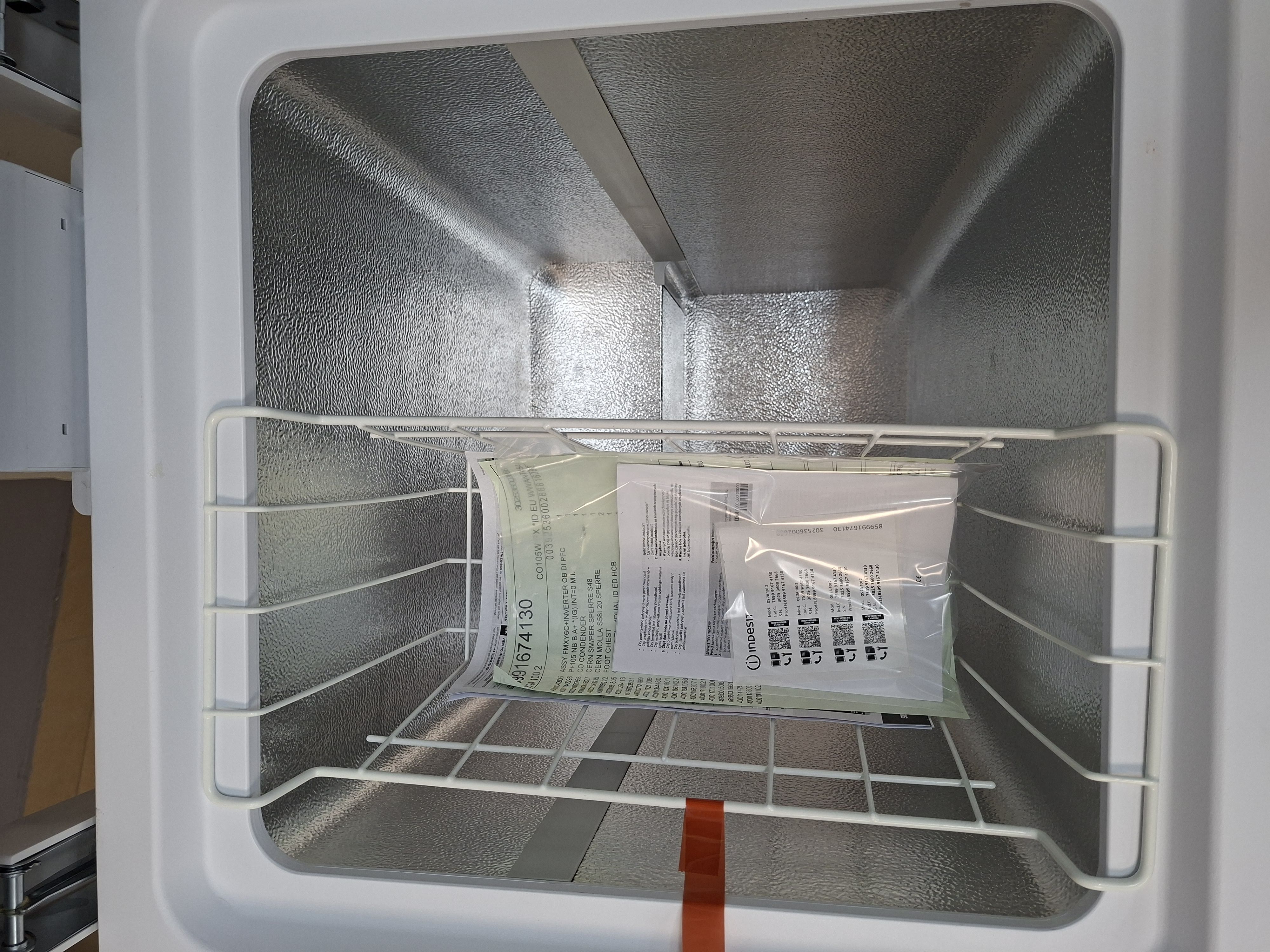 Zamrzivač sandučar Indesit OS 2A 100 2 , 99L