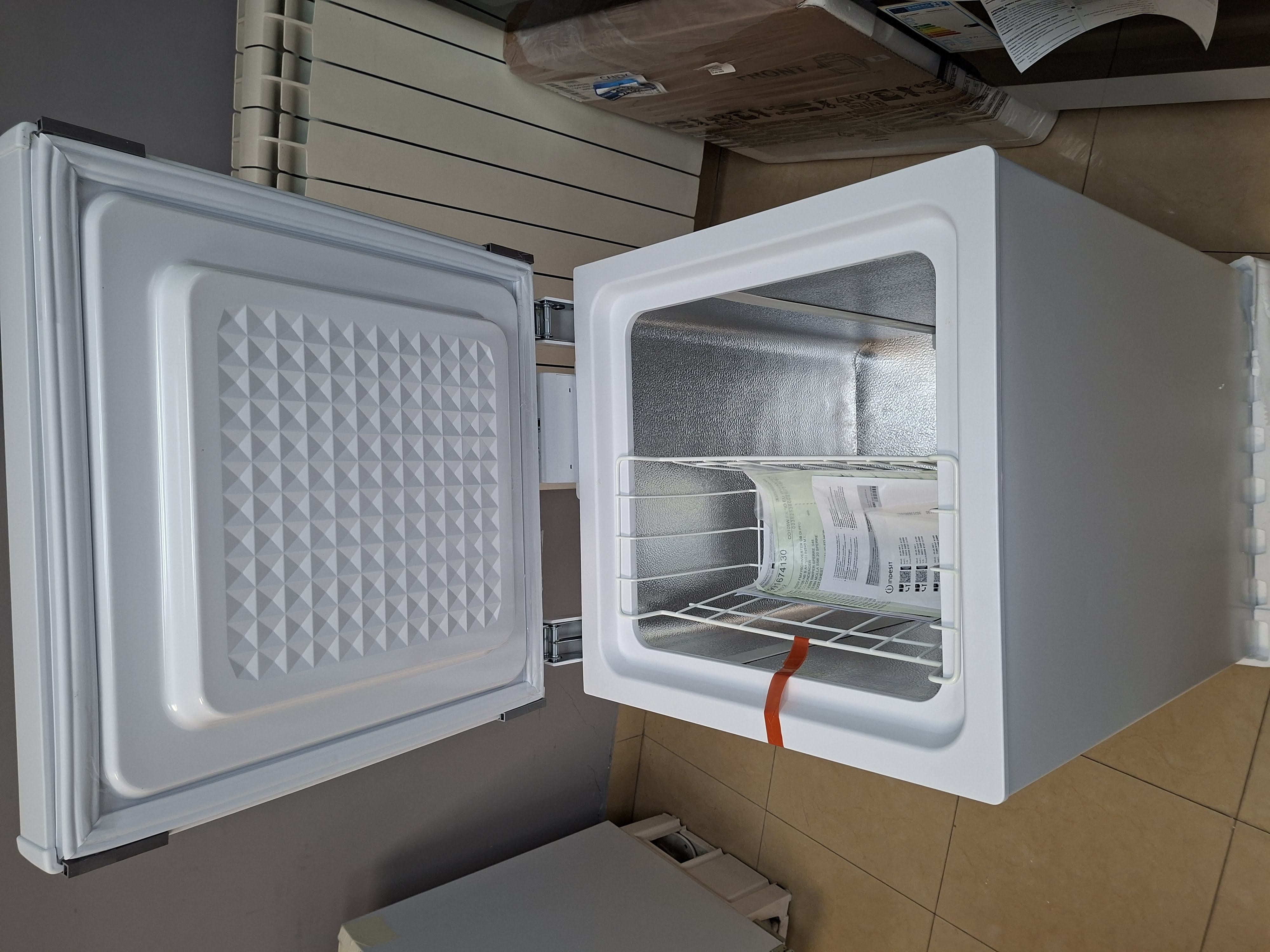 Zamrzivač sandučar Indesit OS 2A 100 2 , 99L