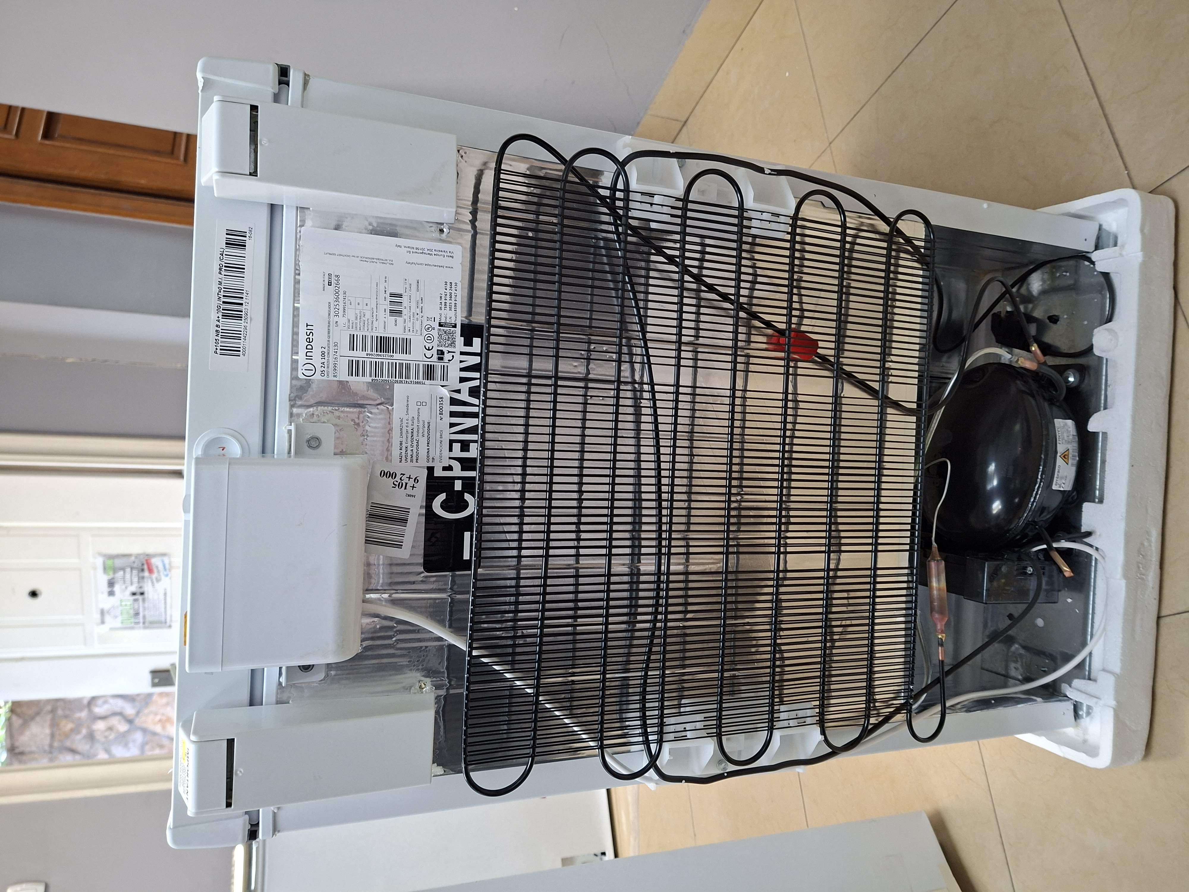 Zamrzivač sandučar Indesit OS 2A 100 2 , 99L