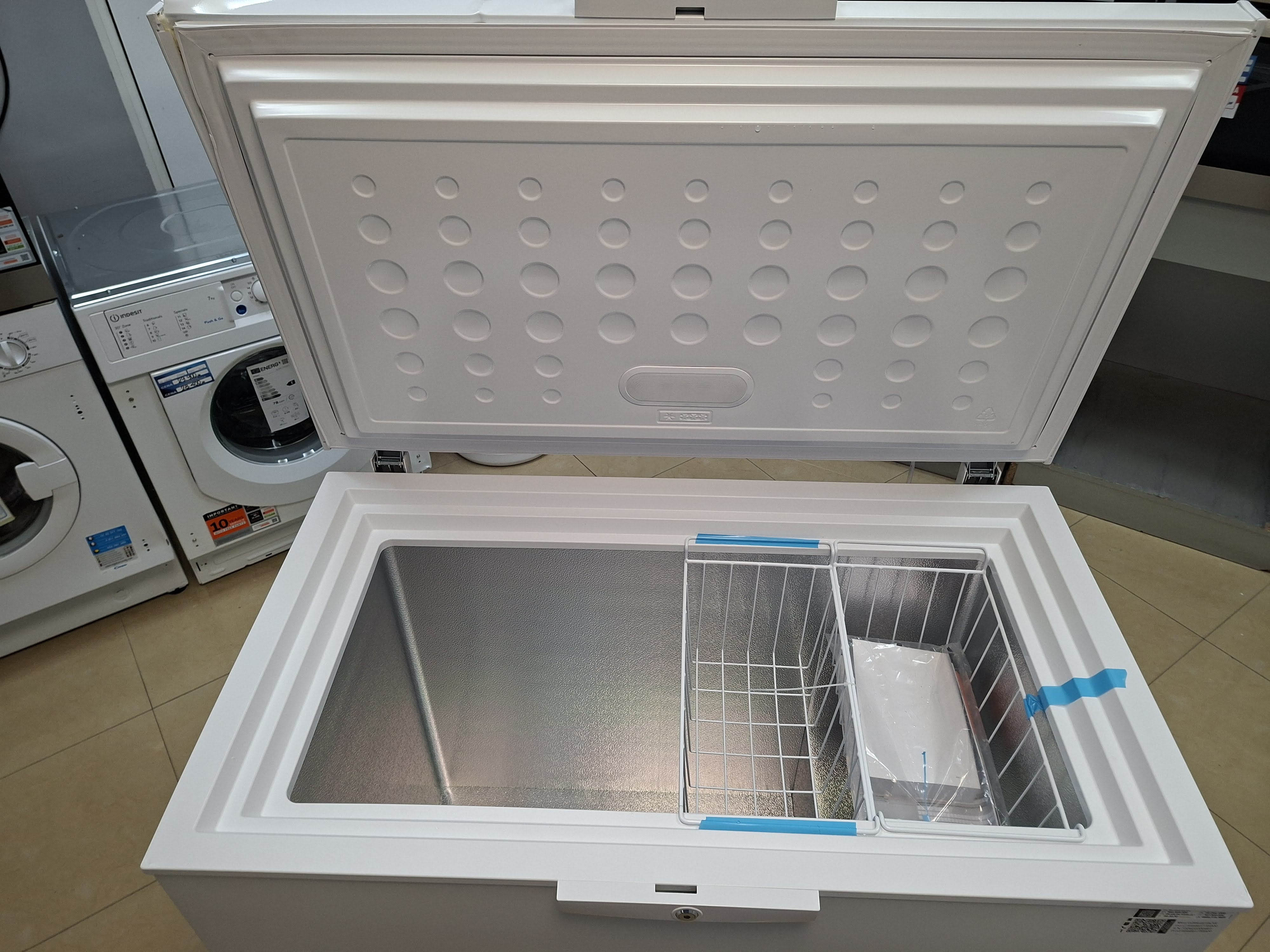 Zamrzivač sandučar Whirlpool  W3RHS19CW , 198 litara