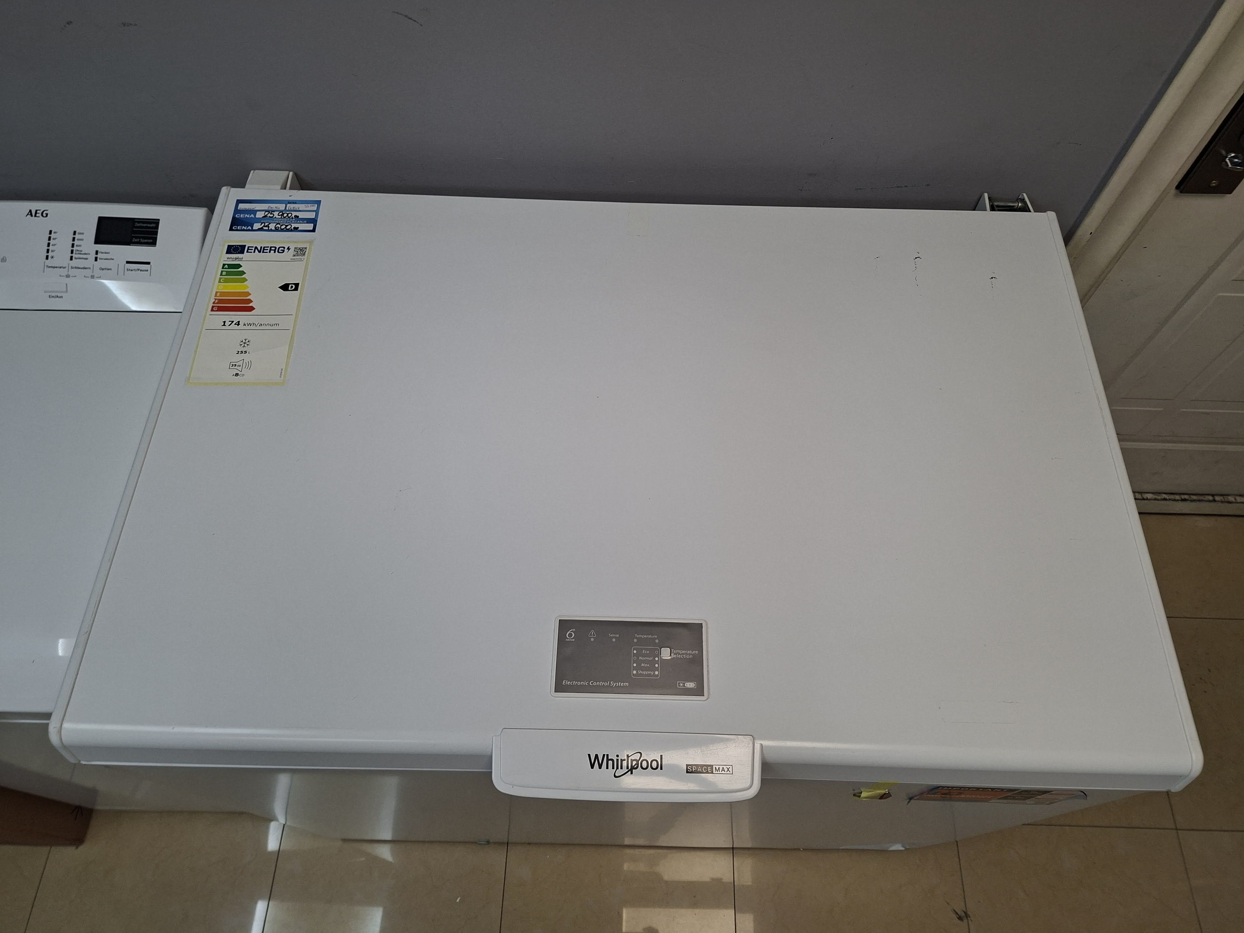 Zamrzivač sandučar Whirlpool WHE25332, 251L