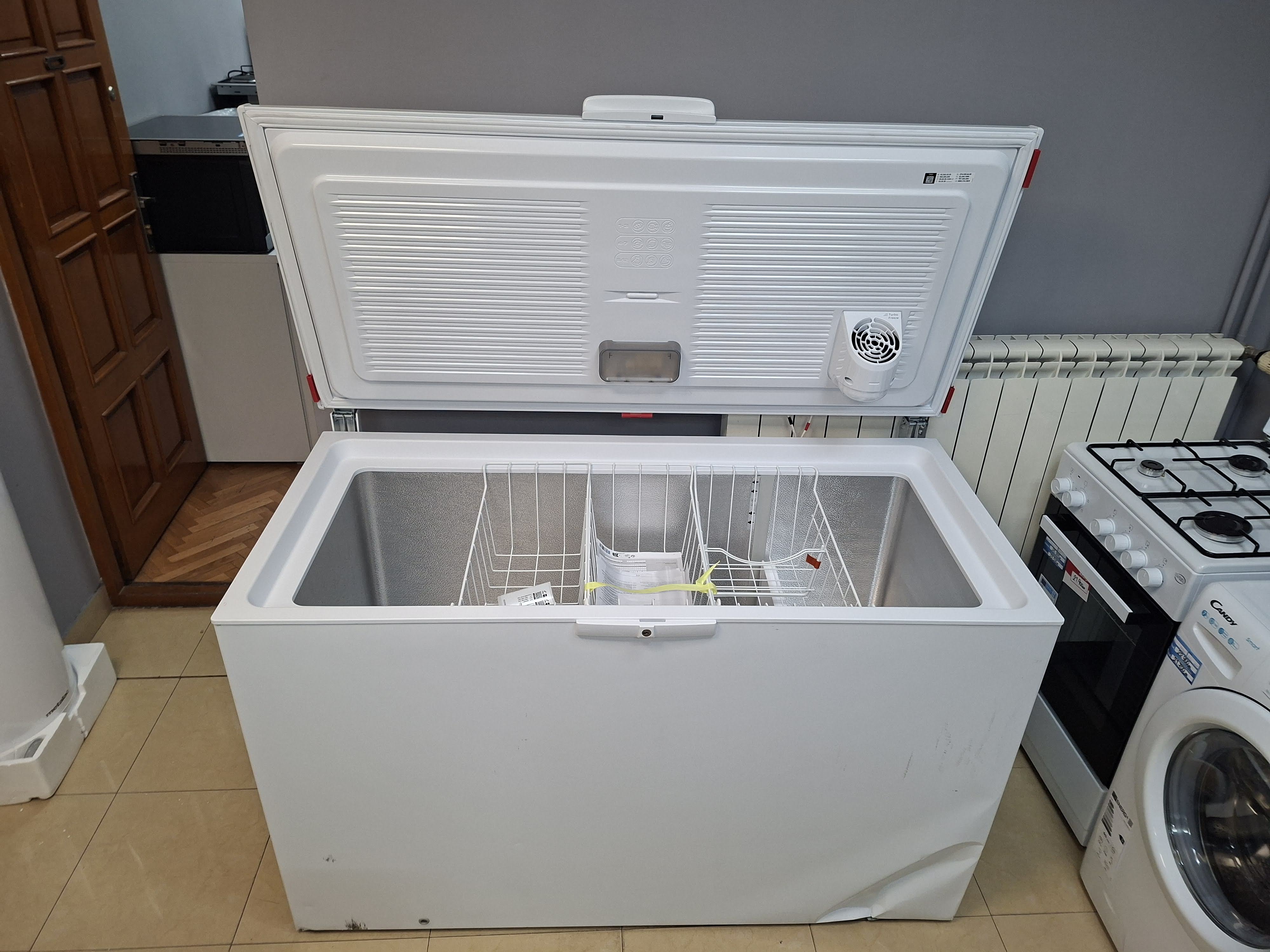 Zamrzivač sandučar Whirlpool WHE39392 T , 394 litara