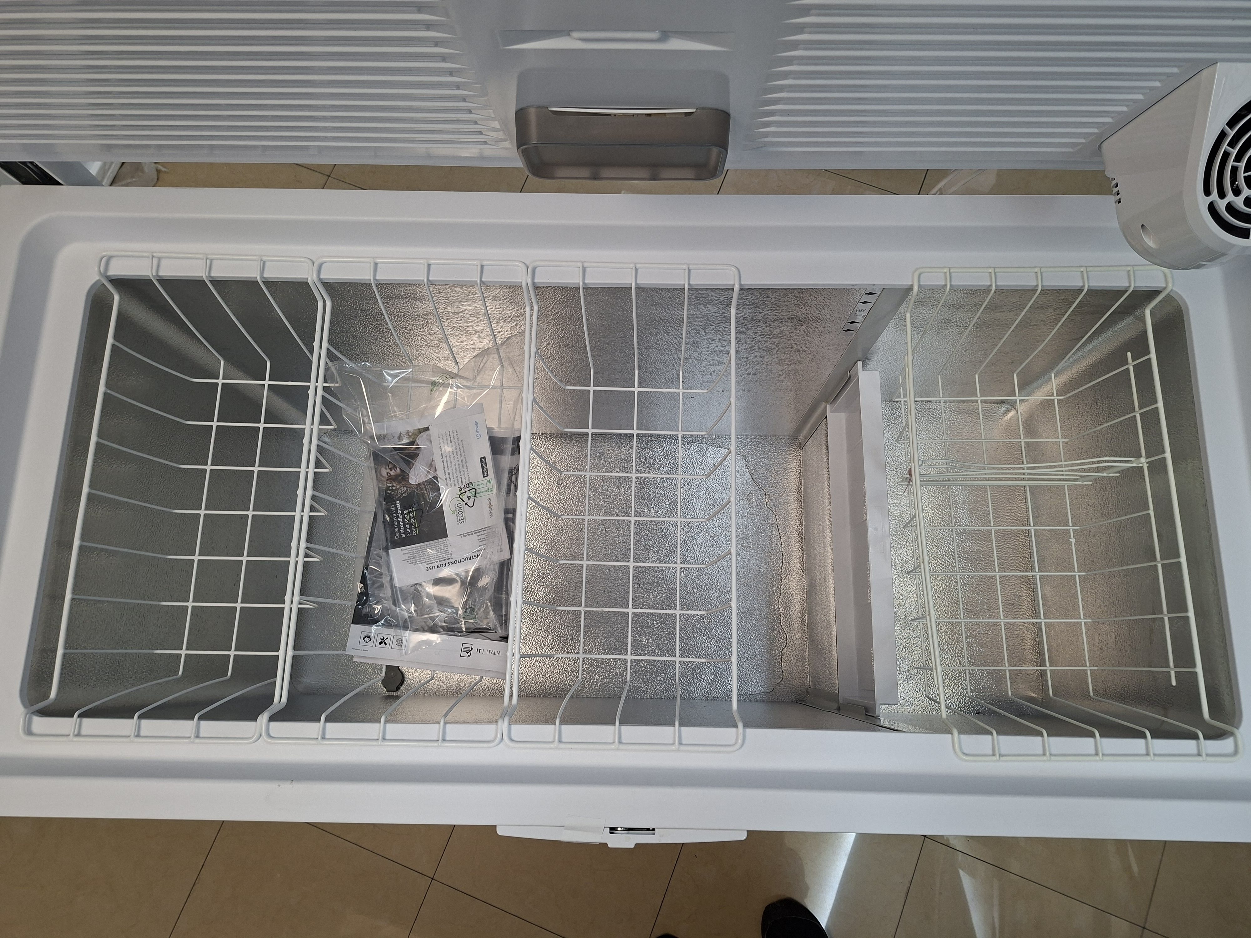 Zamrzivač sandučar Whirlpool WHE39392 T , 394 litara
