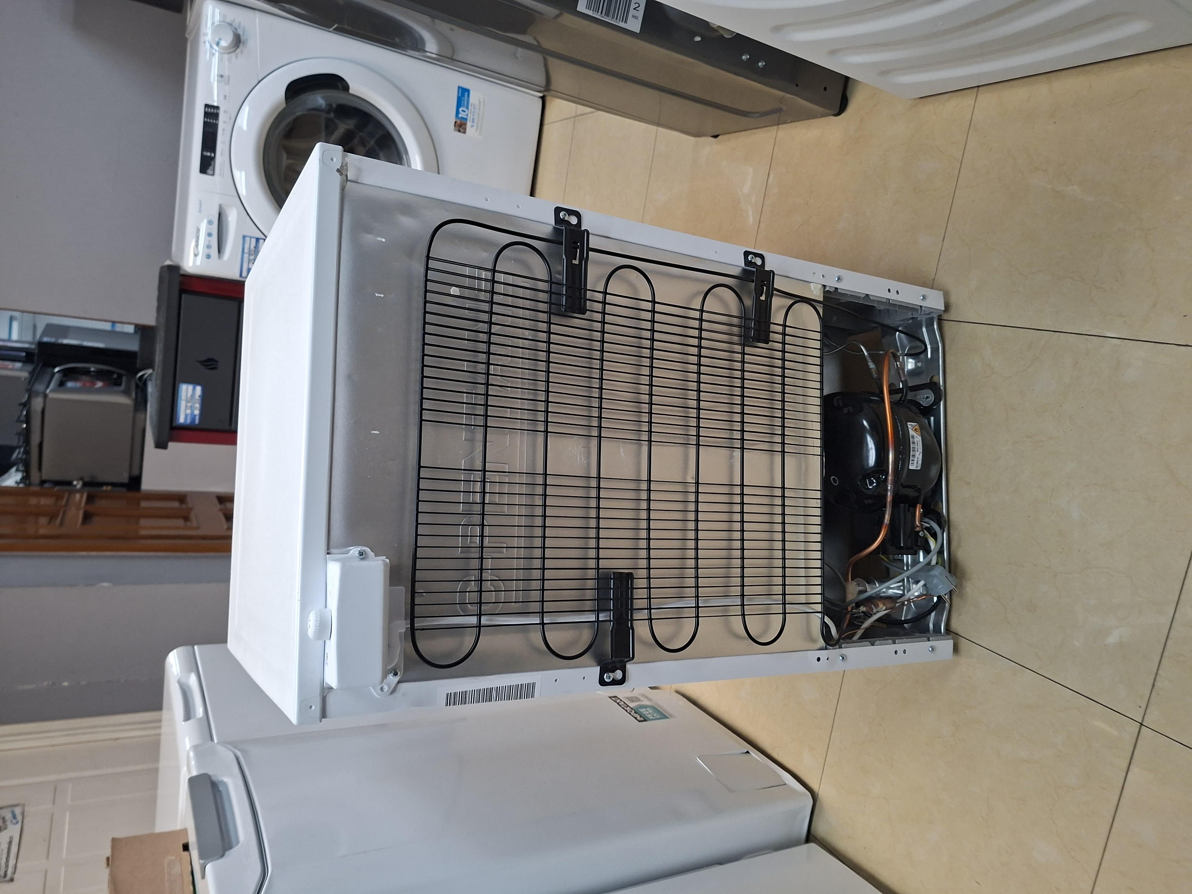 Zamrzivač Vox VF1200E, 64 litara