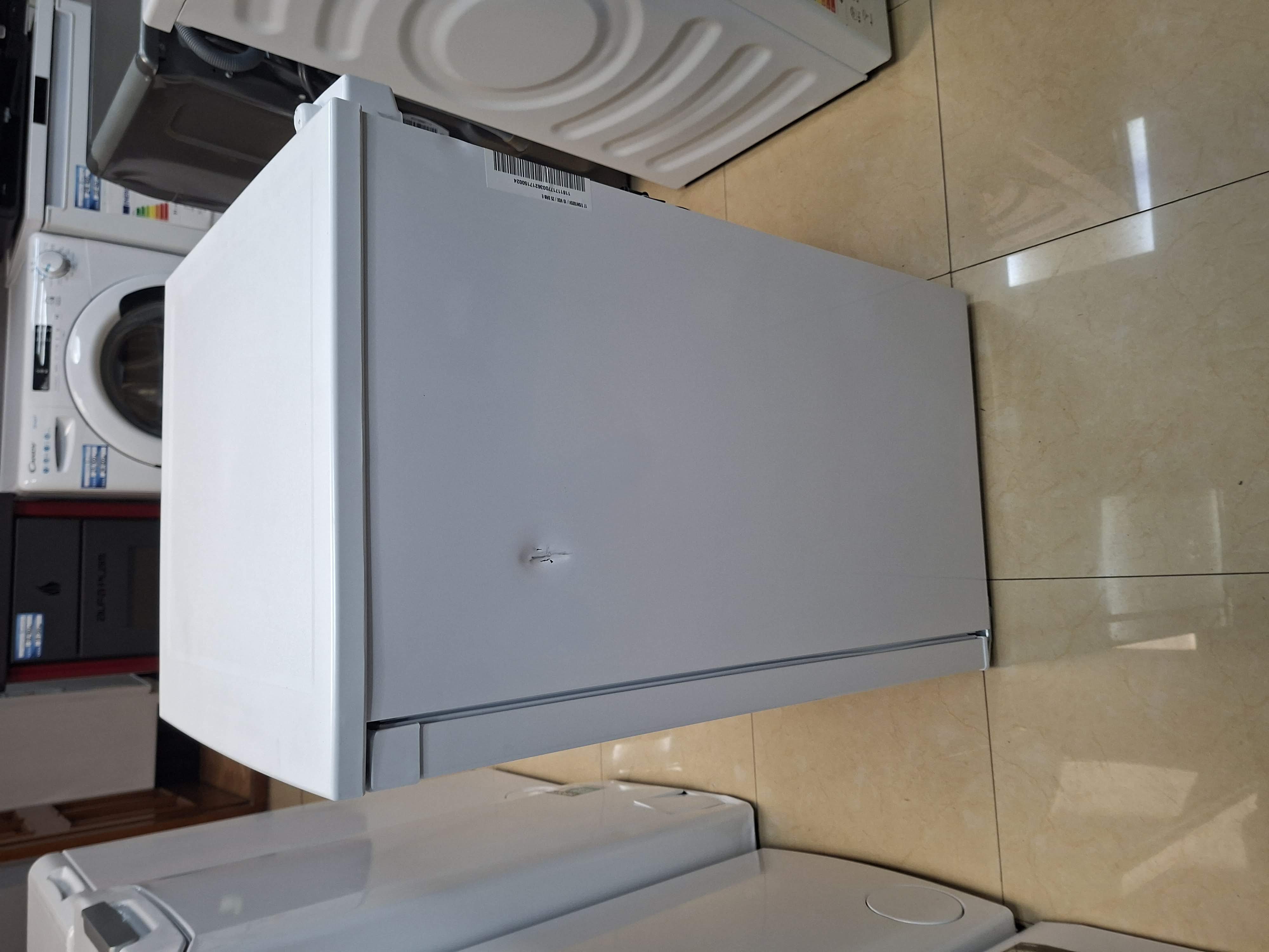 Zamrzivač Vox VF1200E, 64 litara