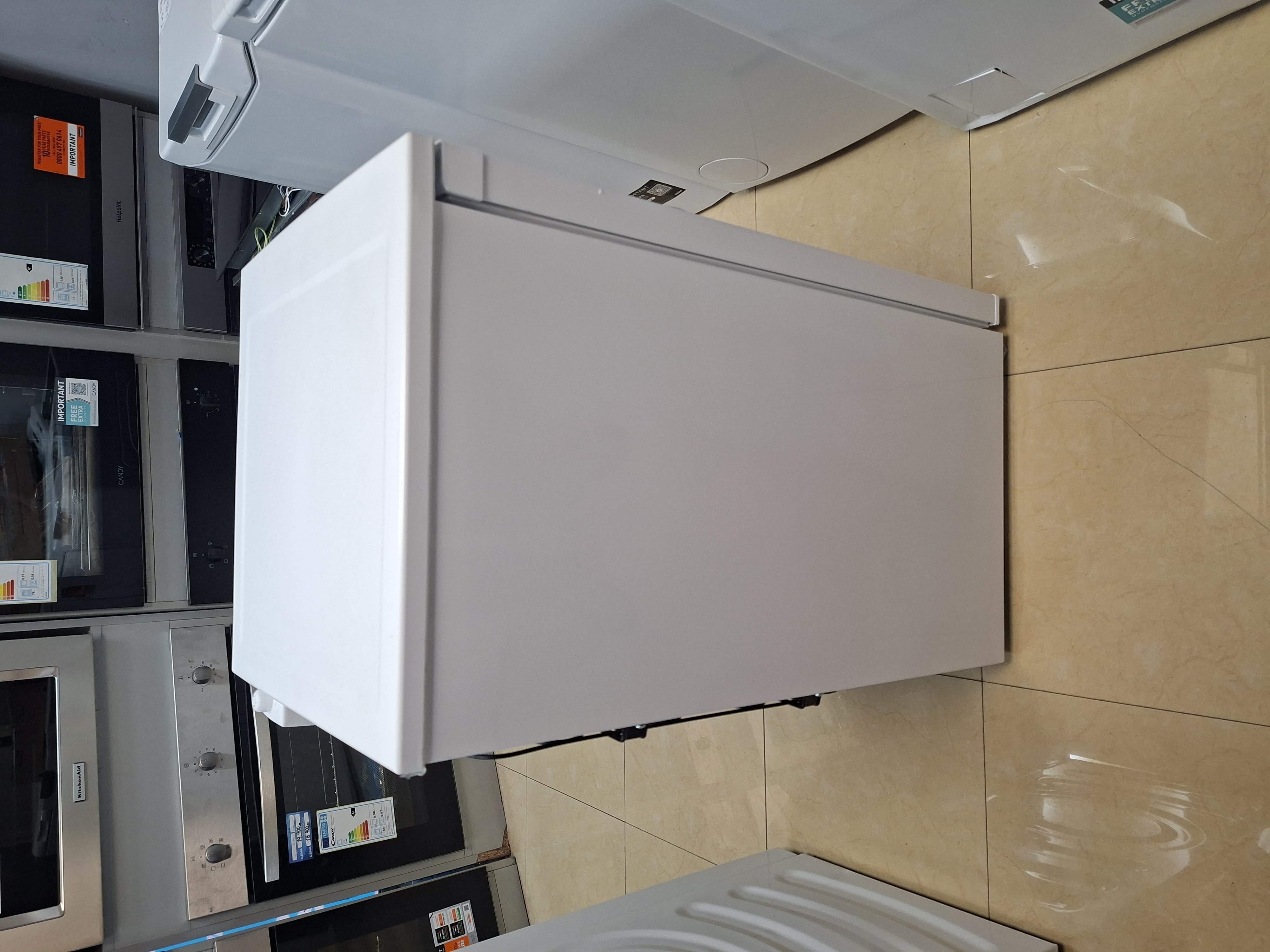 Zamrzivač Vox VF1200E, 64 litara