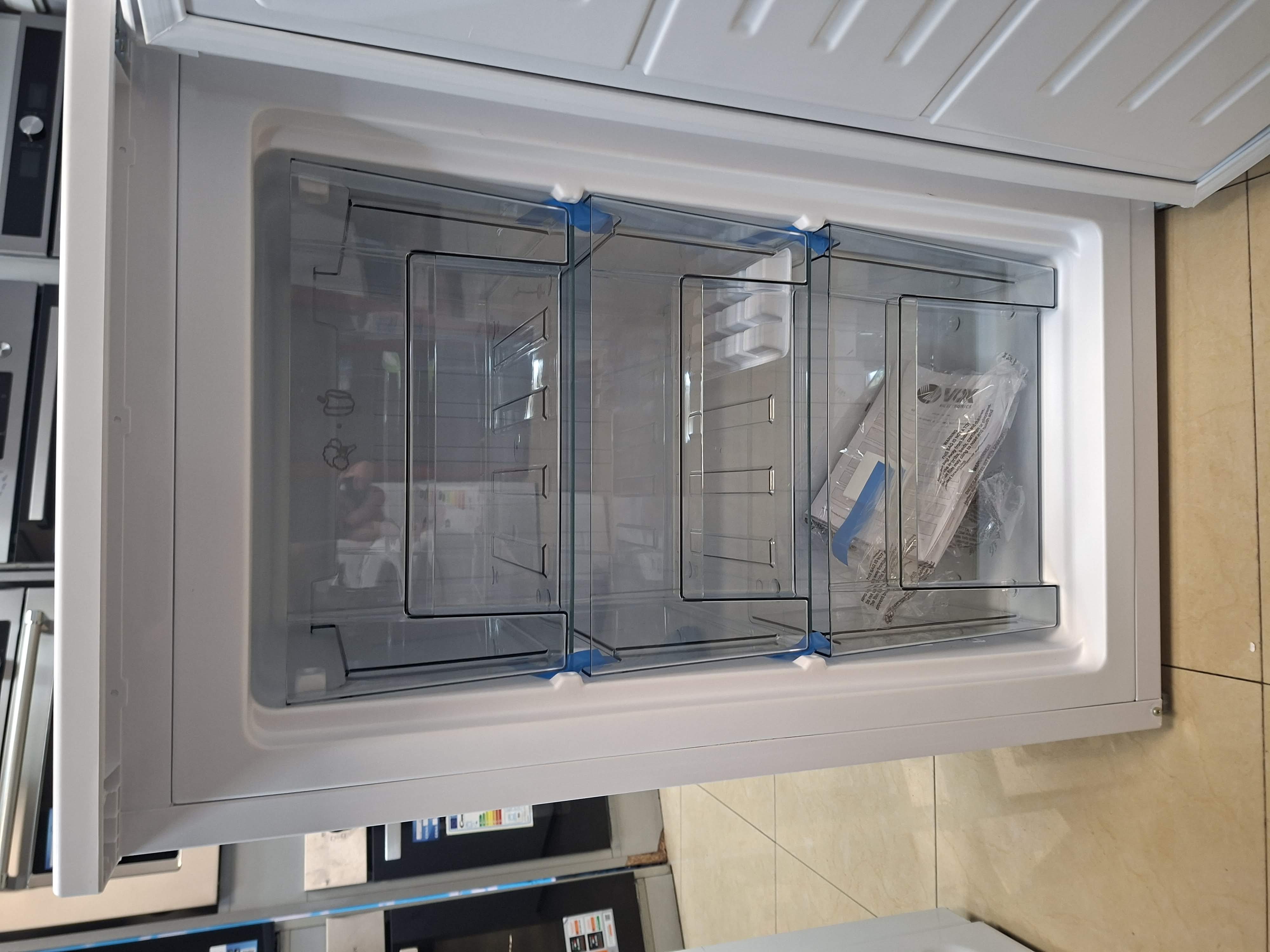 Zamrzivač Vox VF1200E, 64 litara