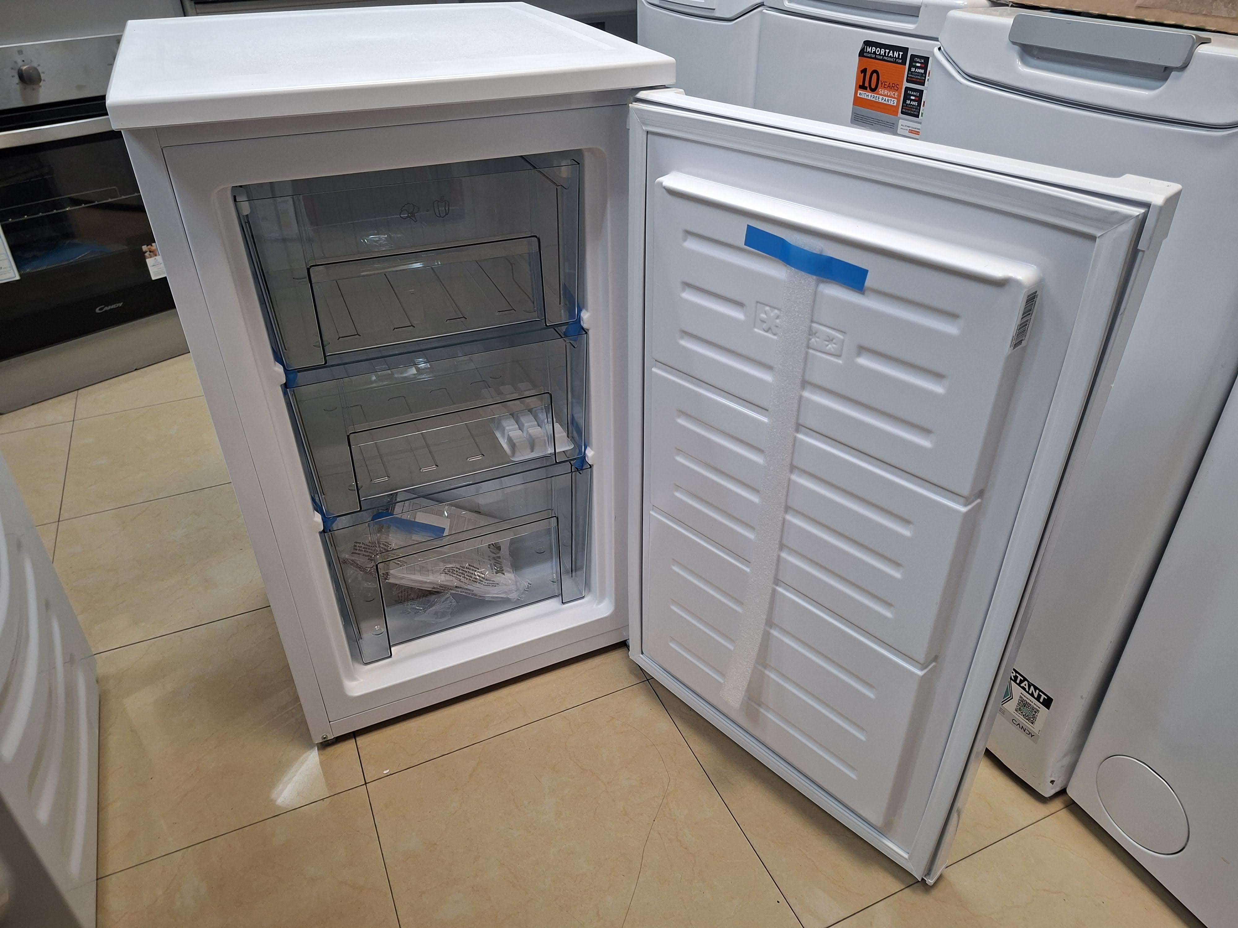 Zamrzivač Vox VF1200E, 64 litara