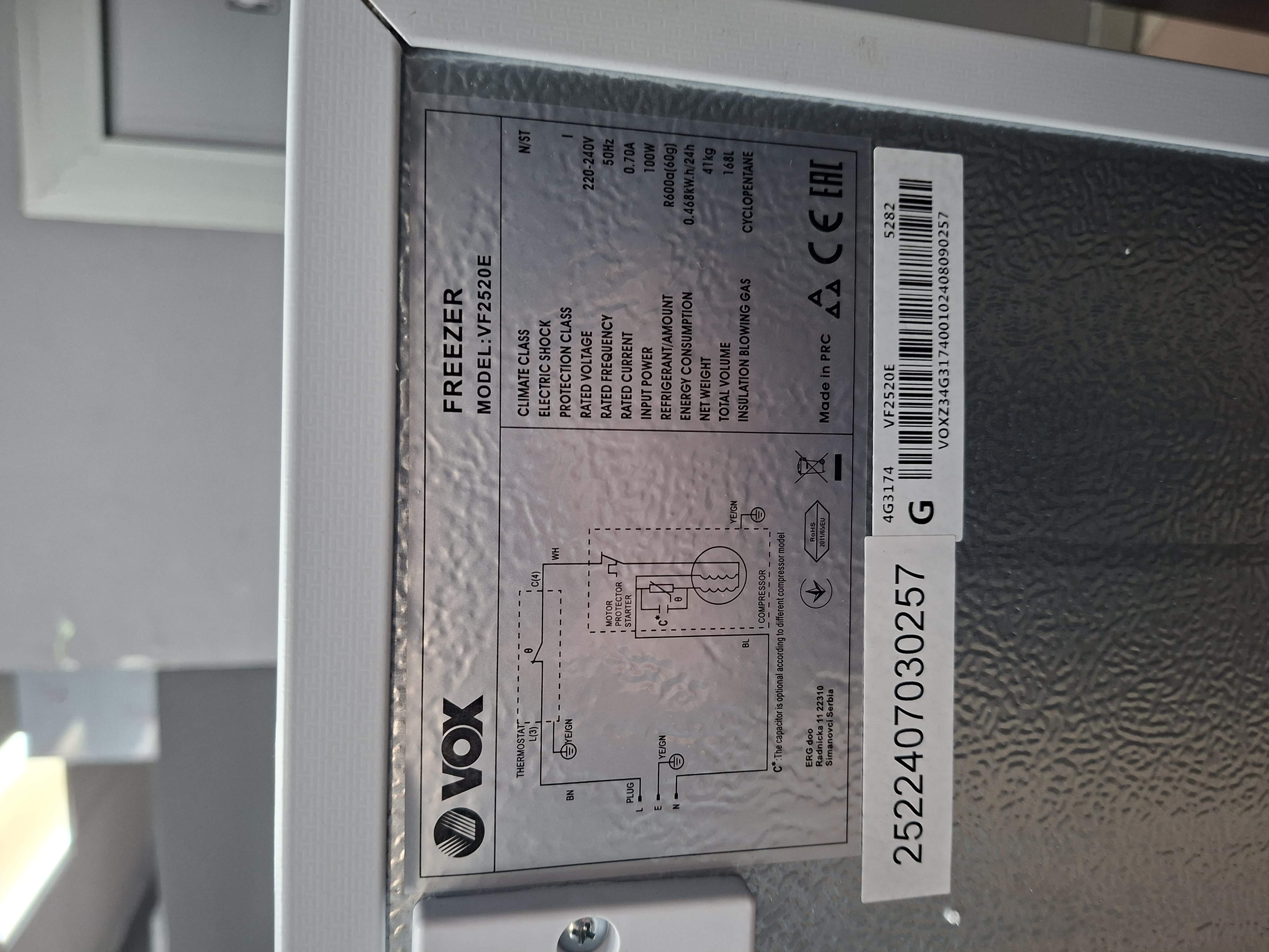 Zamrzivač Vox VF2520E , 143 cm.