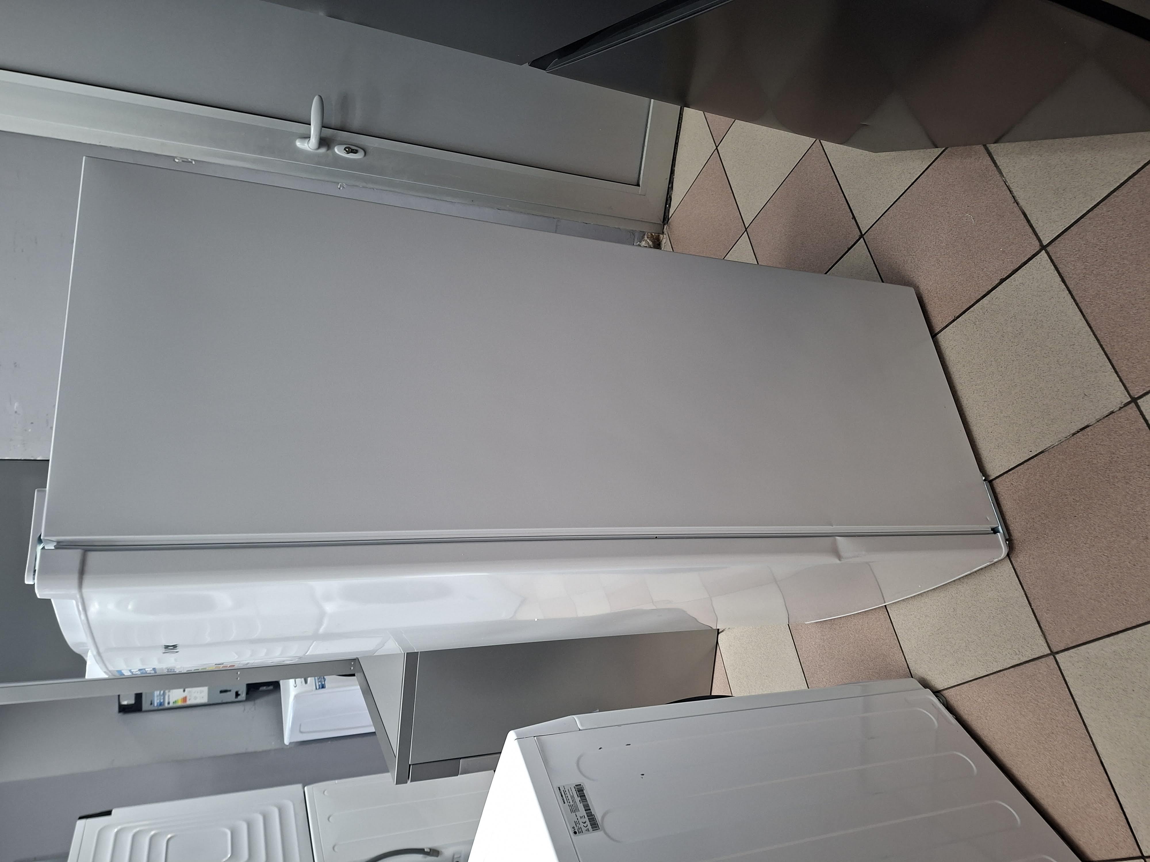 Zamrzivač Vox VF2520E , 143 cm.