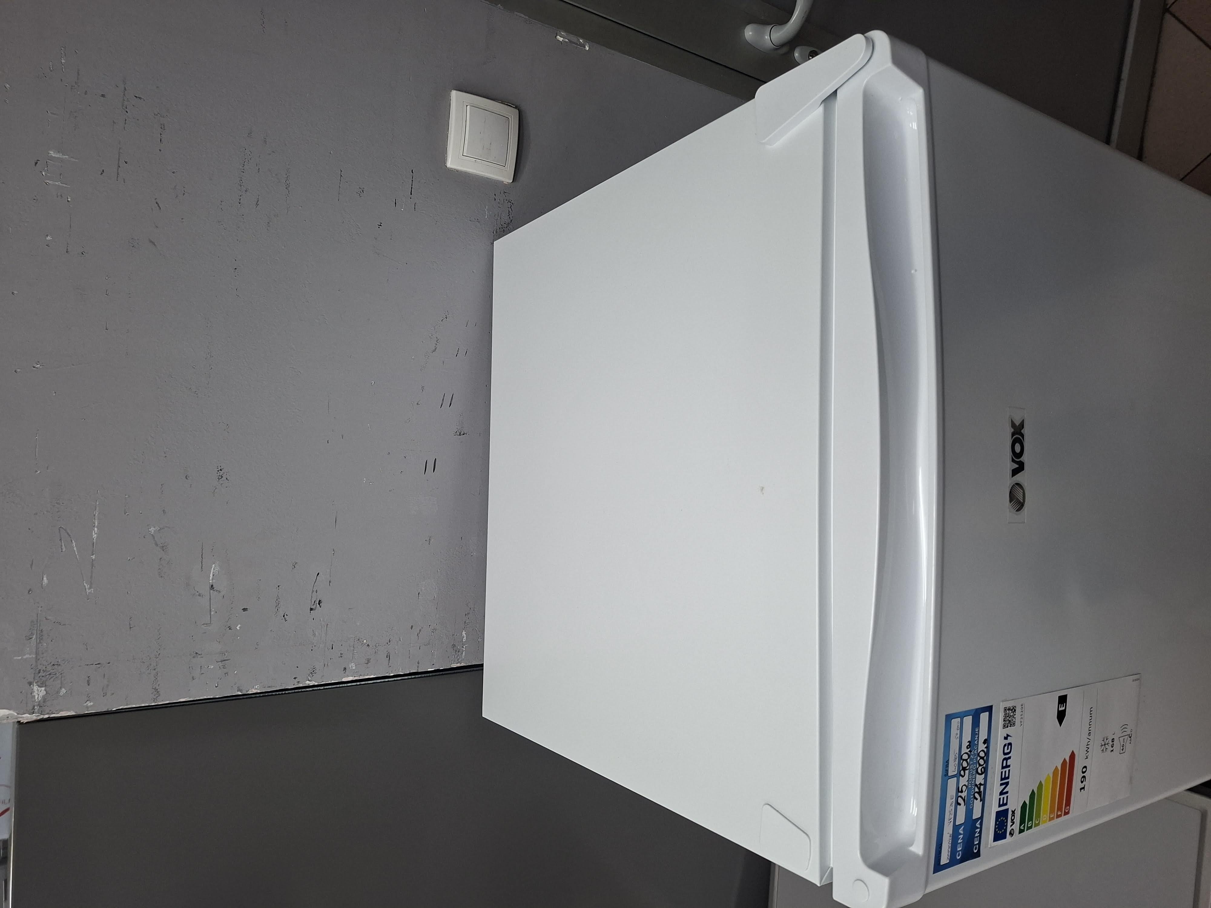 Zamrzivač Vox VF2520E , 143 cm.